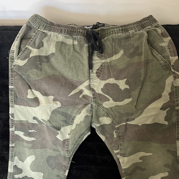 Mens camo drawstring pants - Picture 2 of 4